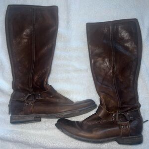Ladies Frye leather boots, gently loved/used, size 8, brown
